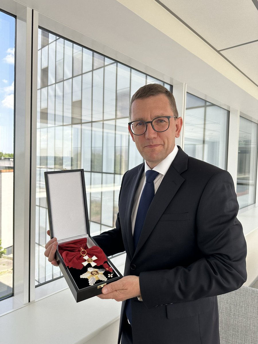 KristenMichalPM's tweet image. Aitäh Soome Vabariigile ja Soome Vabariigi presidendile Soome Lõvi ordeni eest! Kiitos tunnustuksesta! 🇪🇪🤝🇫🇮 

#eesti #soome #kliimaminister #kliimaministeerium