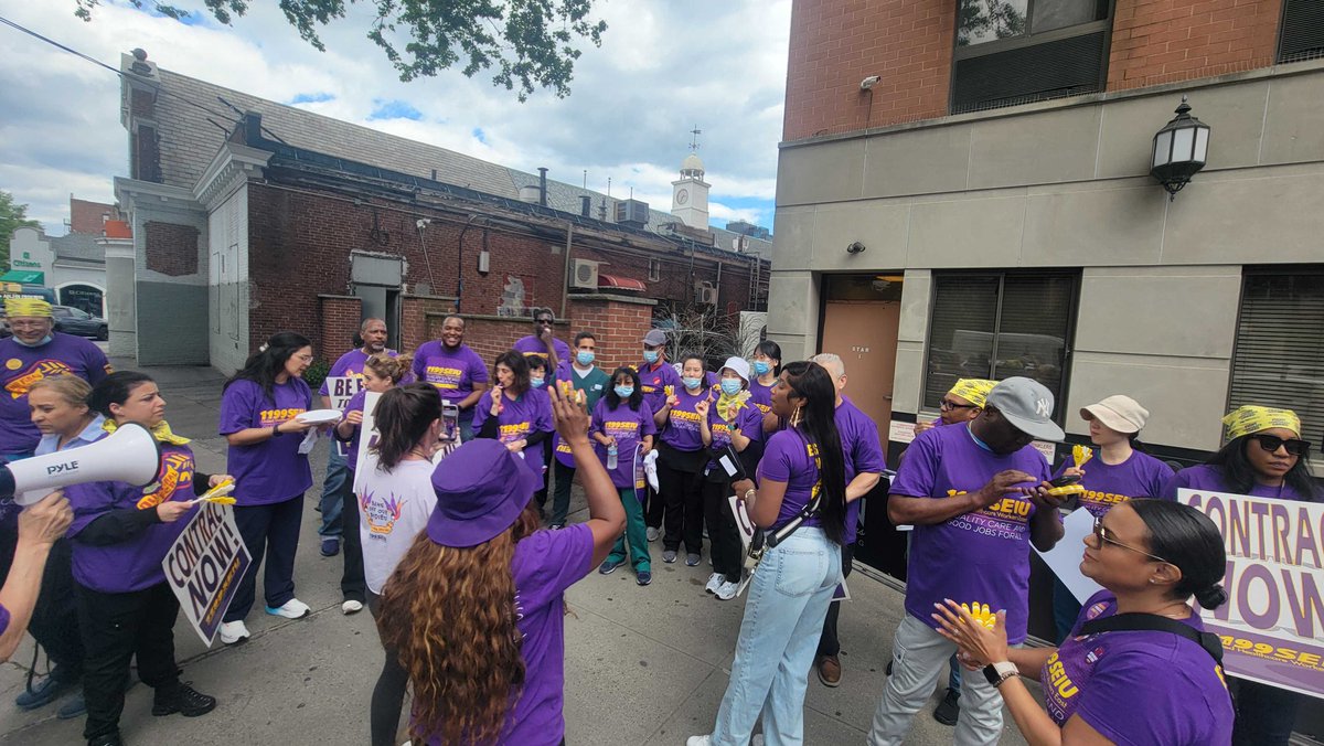 The physical therapists at The Pavilion in Flushing provide critical rehabilitation care to the residents there, and they deserve a fair contract that delivers a livable wage. Today, my office joined them and @1199SEIU at a rally to show support for their fight.