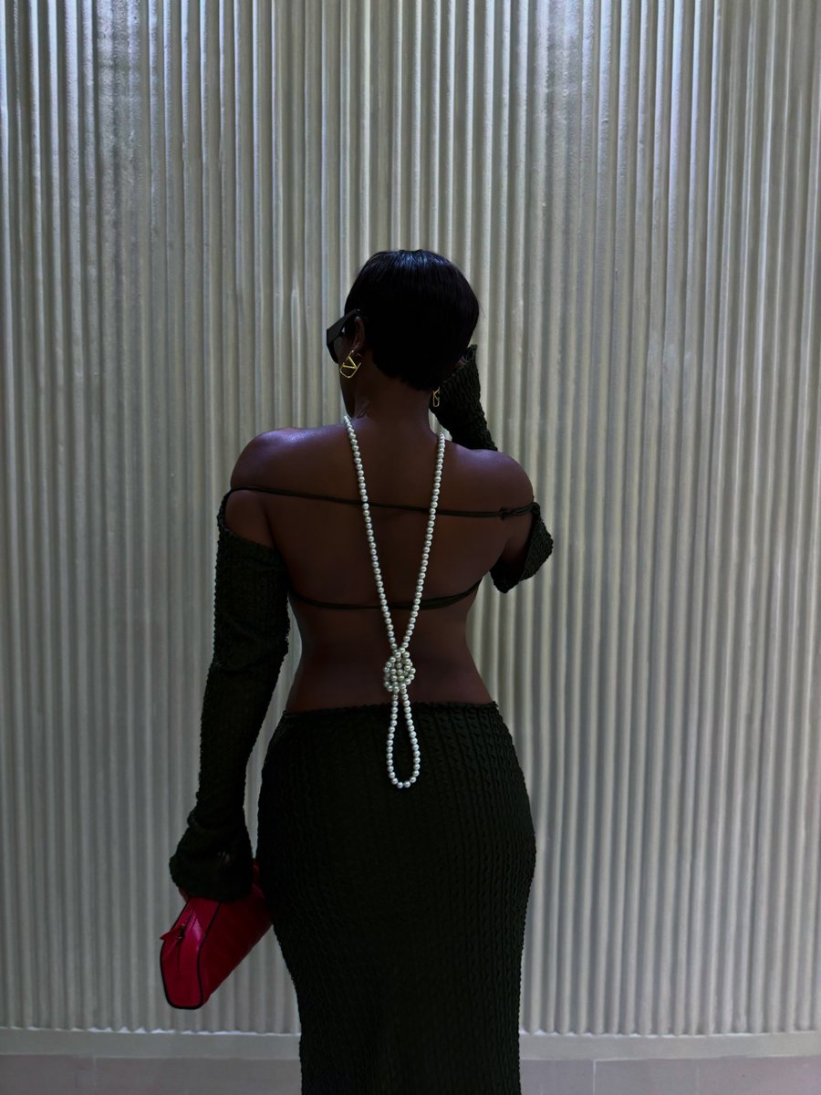 alex_unusual tweet picture