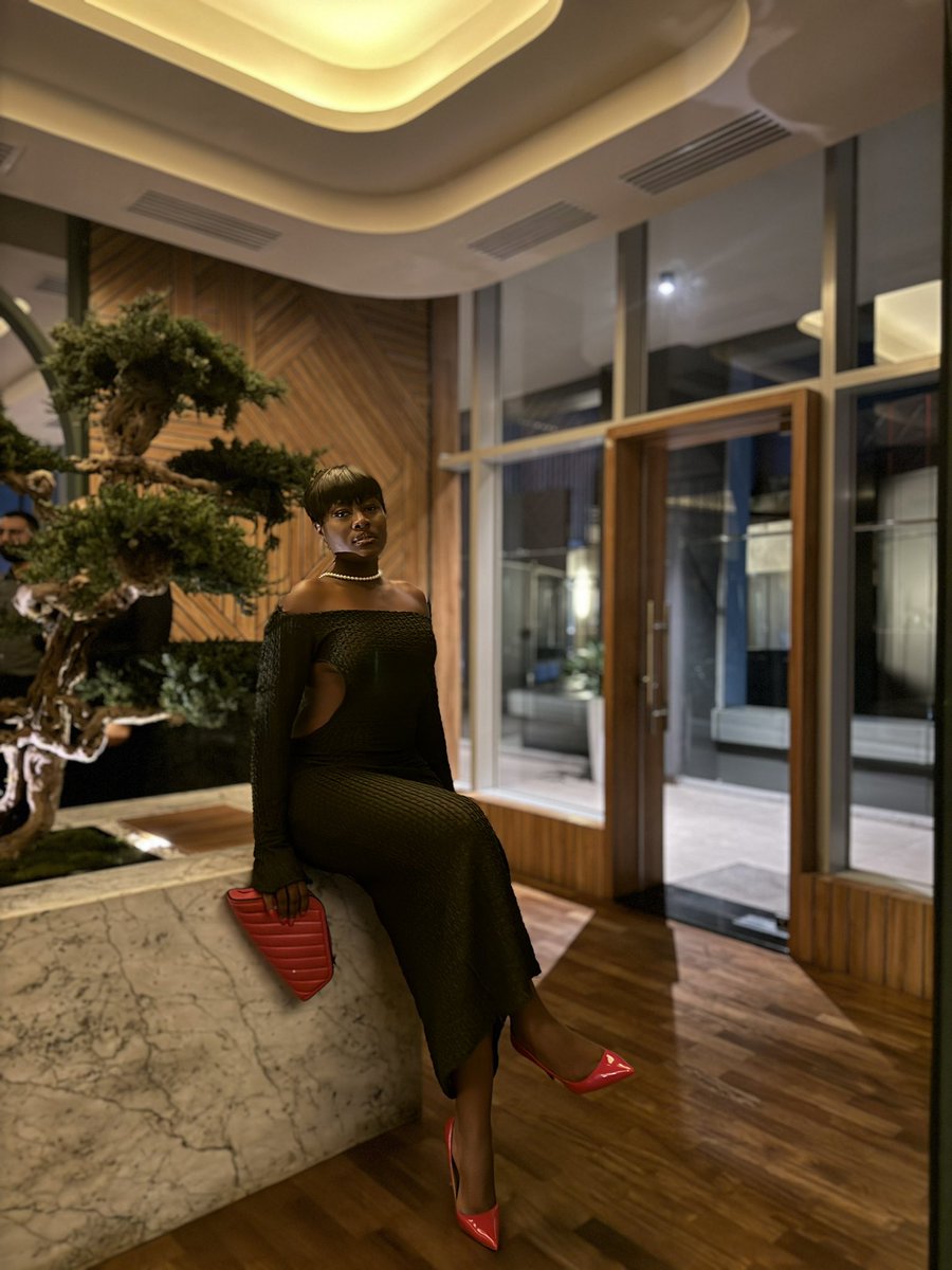 alex_unusual tweet picture