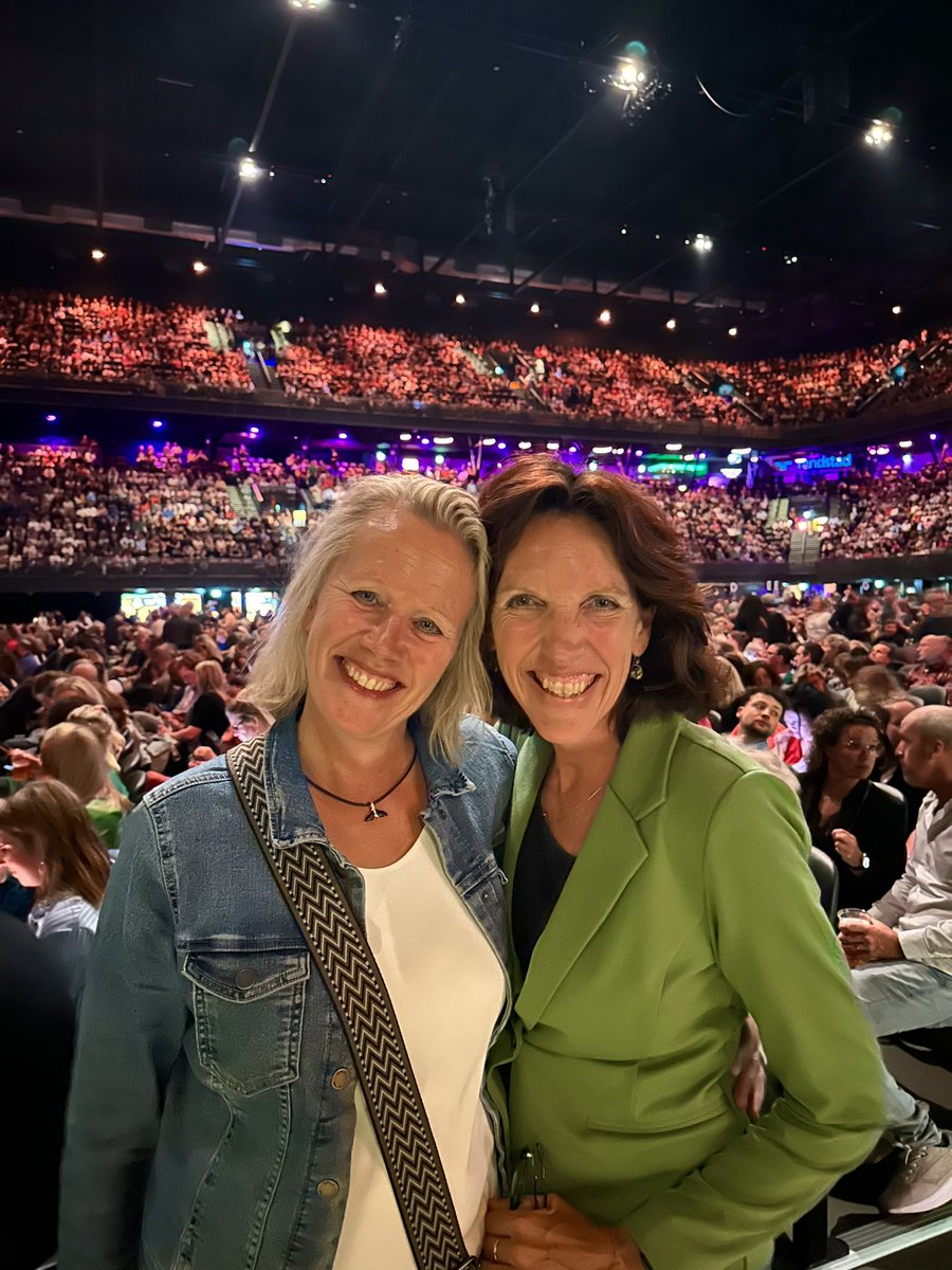 Danielle & Isabel zijn vanavond en vrijdag aanwezig bij @Anouk in de #ZiggoDome 🙌 Ze hopen vanavond het nummer “Are You Done Running” te horen 🎶 Veel plezier! 🧡