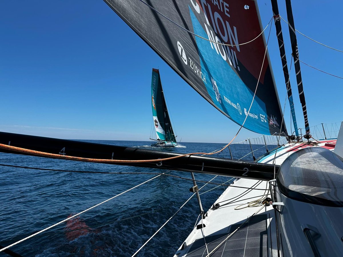 Et voici à quoi ressemble un départ de course depuis un IMOCA à 90 milles des côtes ! 😀

📷 Tour d'horizon de la ligne de départ de la New York Vendée à bord de @team_malizia et @conradcolman.