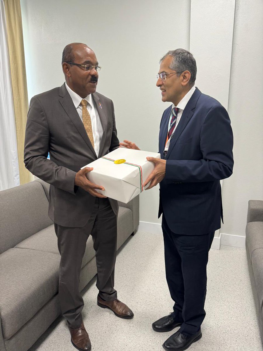 Sh.Pavan Kapoor, Secretary (West), MEA paid a courtesy call on H.E. Mr Gaston Browne, Hon’ble Prime Minister of Antigua & Barbuda. PM Browne appreciated the support extended by India in organizing 4th SIDS conference in Antigua.