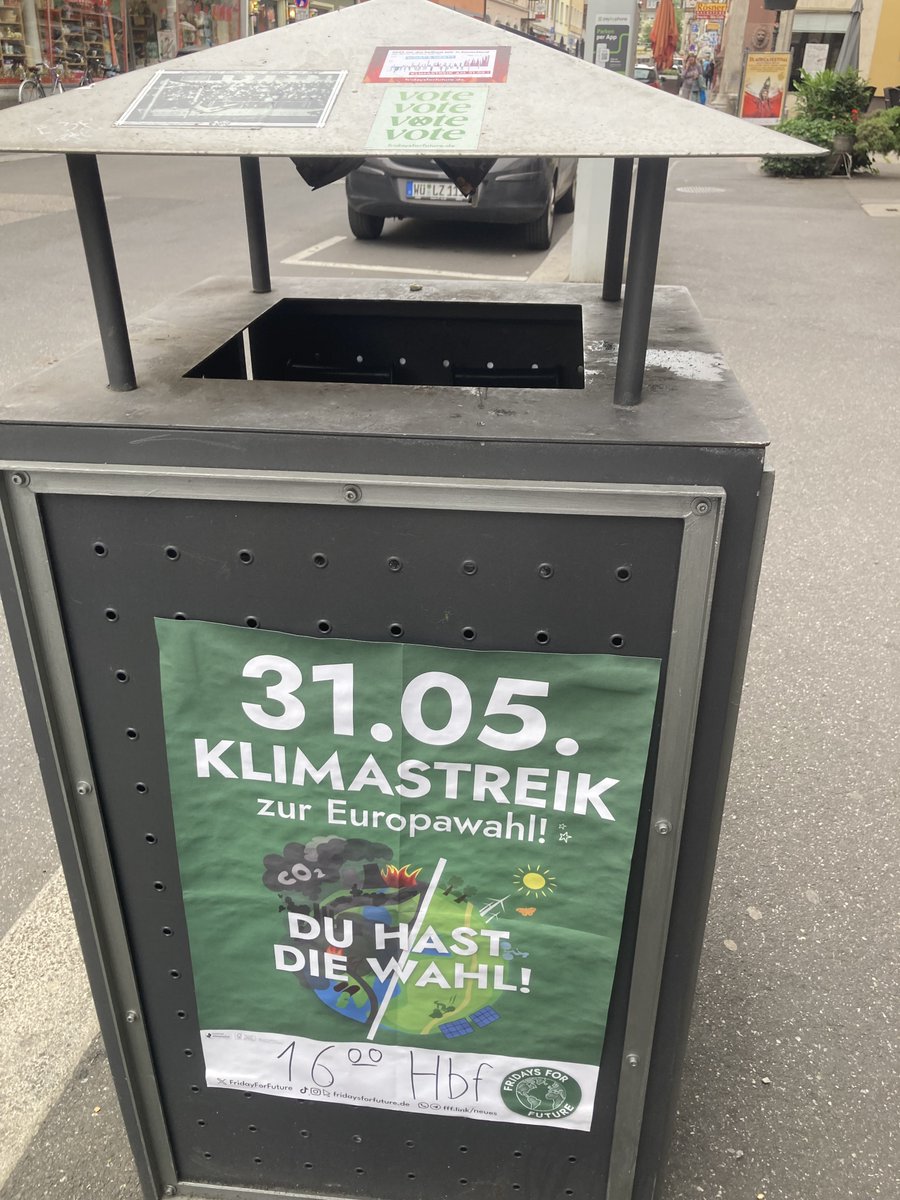 Auf 100 Meter in der #Semmelstrasse in #Würzburg finden sich viele Plakate & Aufkleber, die auf den #Klimastreik am Fr., 31.5. um 16 Uhr am #Hauptbahnhof vor der #Wahl aufmerksam machen!
@fff_bayern @F4F_wuerzburg @fff_muc @FridayForFuture @wue_reporter @Luisamneubauer @mainpost