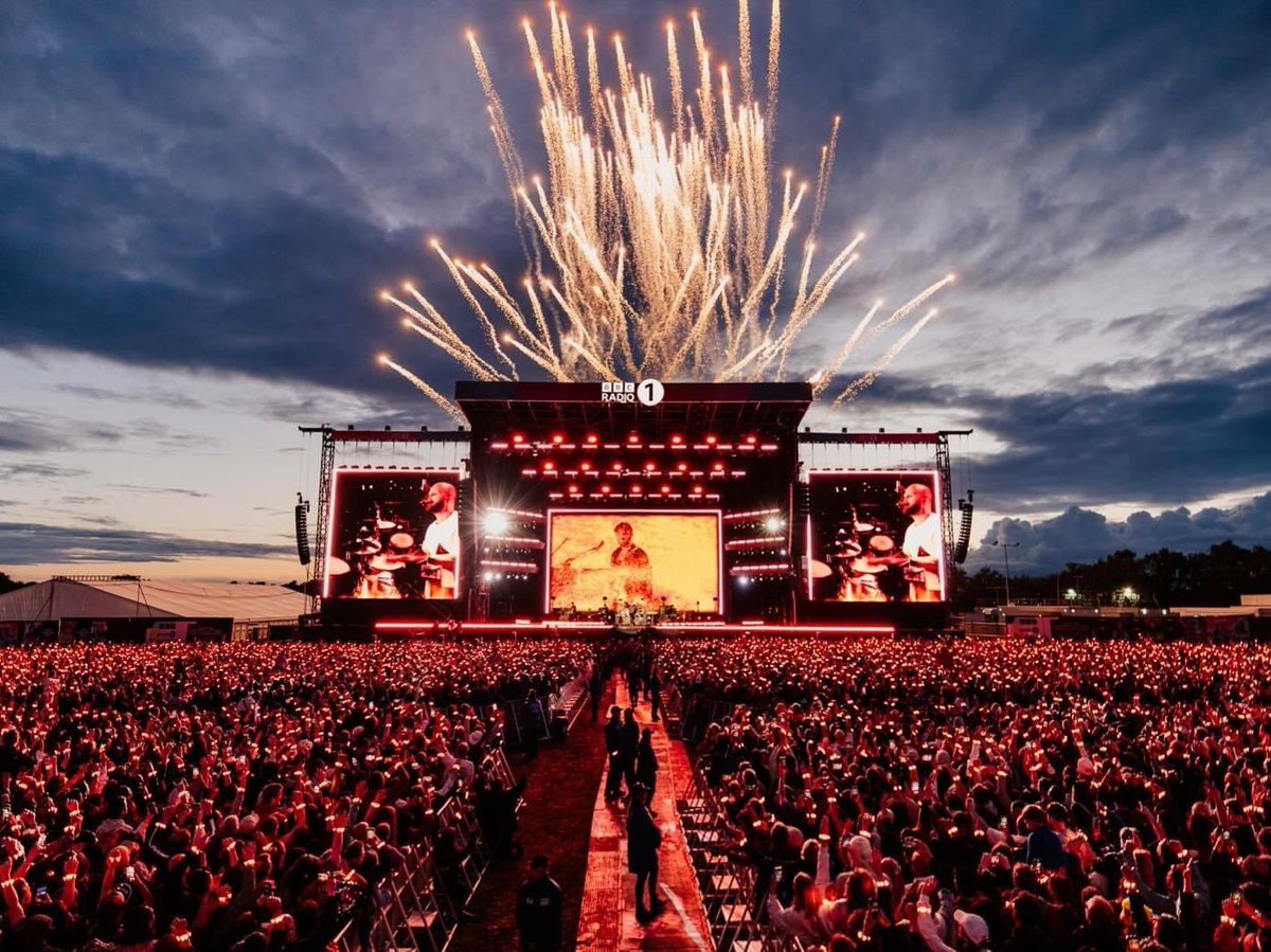 SineadMcNamara3's tweet image. Still on such a high from what was the most incredible @BBCR1 #BigWeekend 

Luton, you were fantastic and demonstrated that we can host world-class events 🙌

I felt sad on Sunday when it was all coming to an end but @coldplay gave us the most epic fairytale ending 🧡