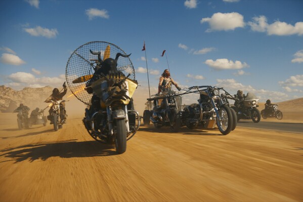 cronicasdeckard's tweet photo. #LasCrónicas2024

#Furiosa 
Es una gozada!!!! George Miller vuelve a demostrar que es un grande en el género con el origen de Furiosa. Los amantes del cine de acción ya podéis verla en pantalla grande porque es un pedazo espectáculo. Y sigue habiendo enormes persecuciones. https://t.co/7XYPFmIXGE