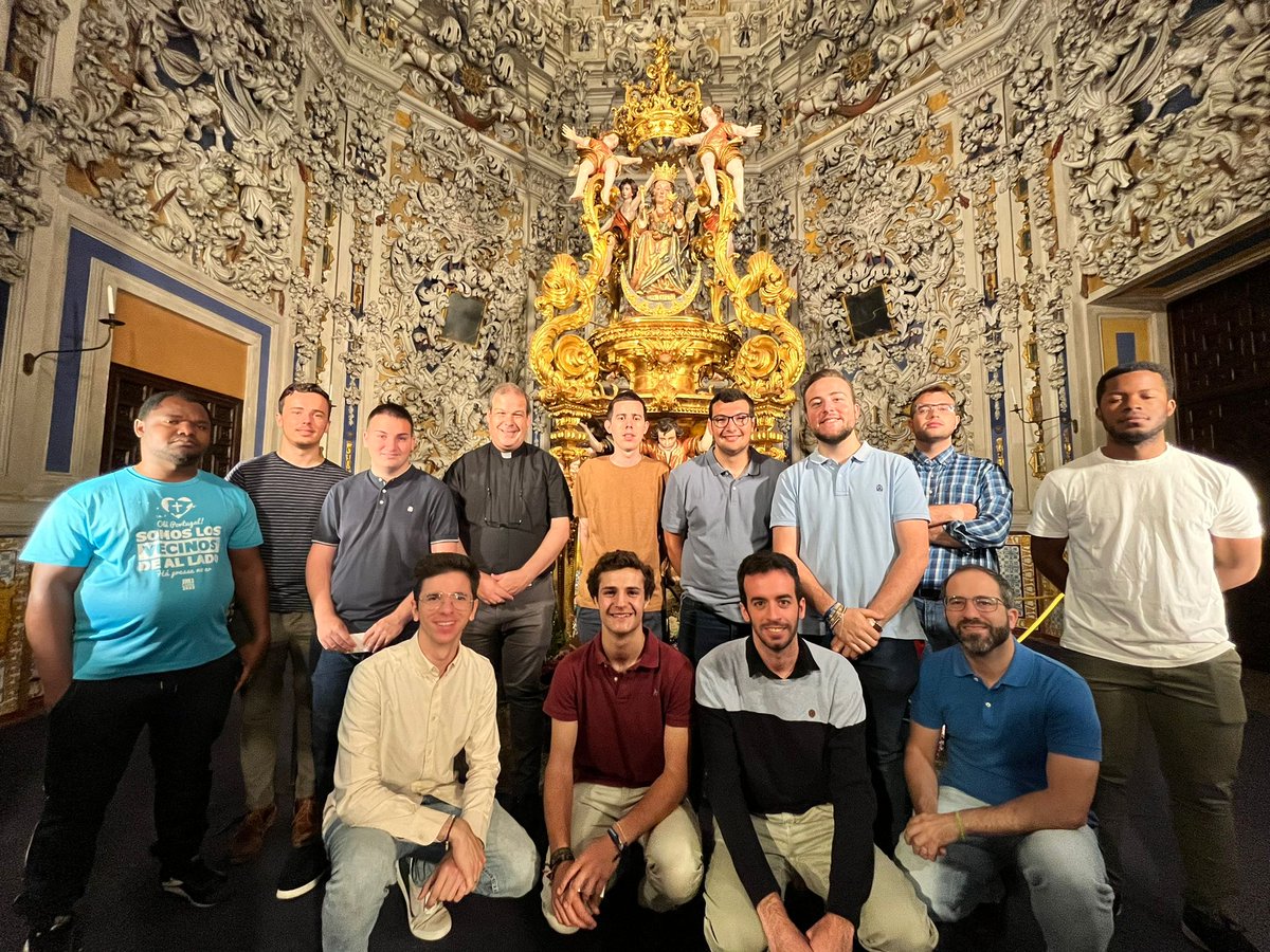 Hoy hemos peregrinado al Santuario de Santa María de la Victoria. Nos encomendamos a patrona de nuestra Diócesis, a la que hemos realizado una ofrenda floral tras la celebración de la Eucaristía.