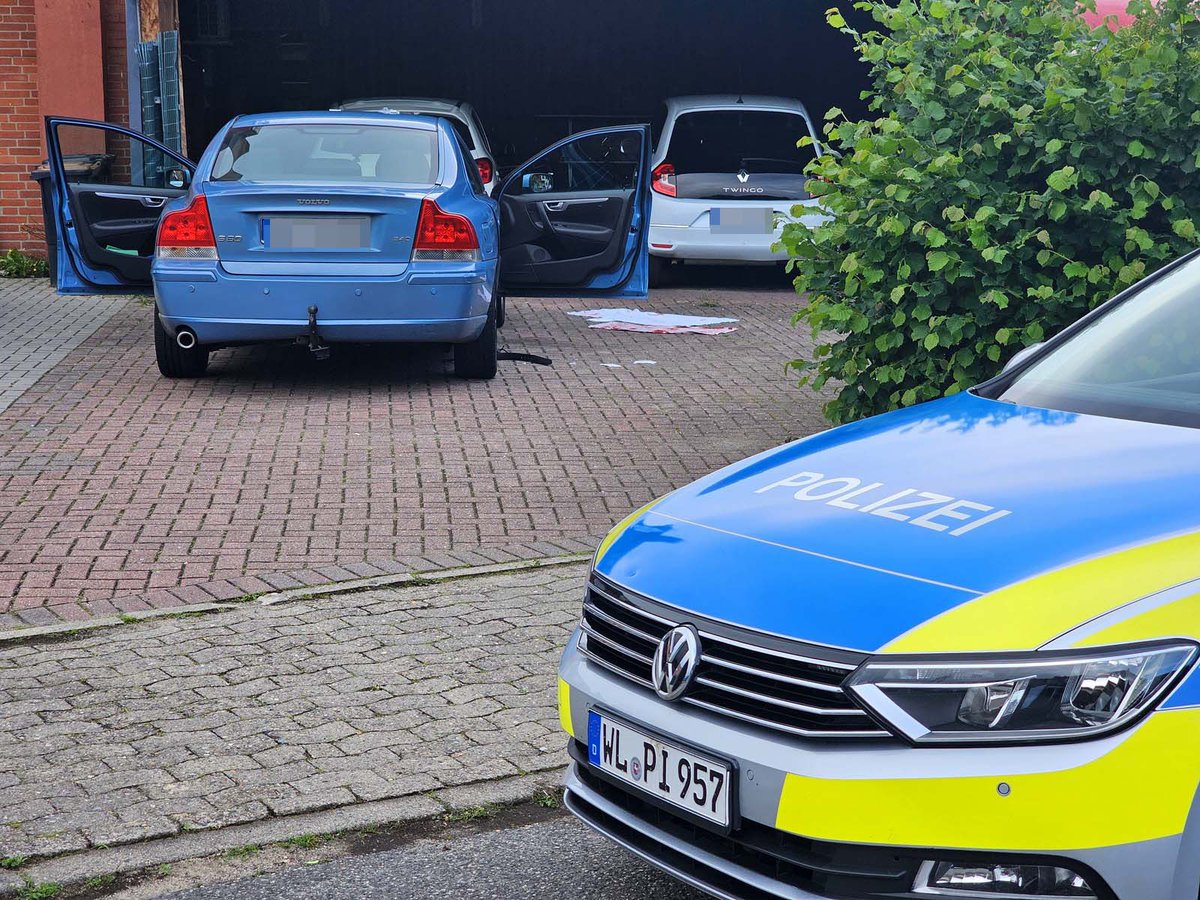 CrimeNewsHH's tweet photo. Großeinsatz in Neu Wulmstorf - Mann niedergeschossen - auch Kräfte aus Hamburg und Libelle im Einsatz. https://t.co/coL9yDYnyk

Fotos: HamburgNews https://t.co/InVBi74vjx