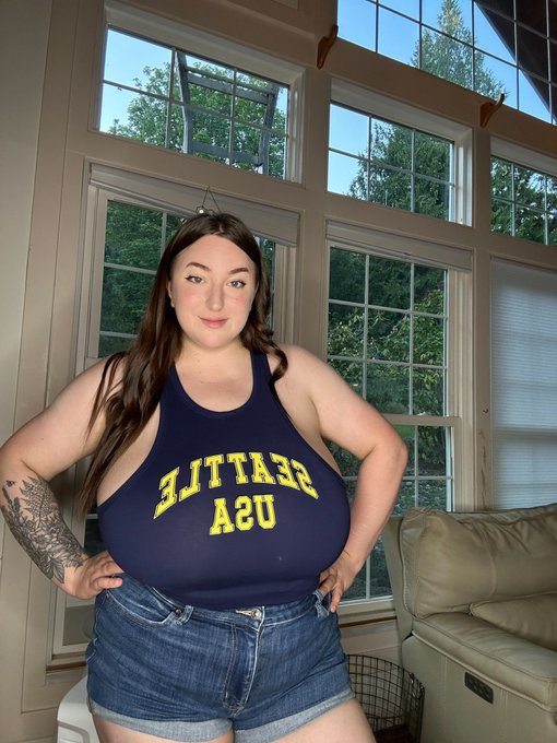 Working on something for you guys any guesses? 💙👀 https://t.co/m2qCKpJKFu