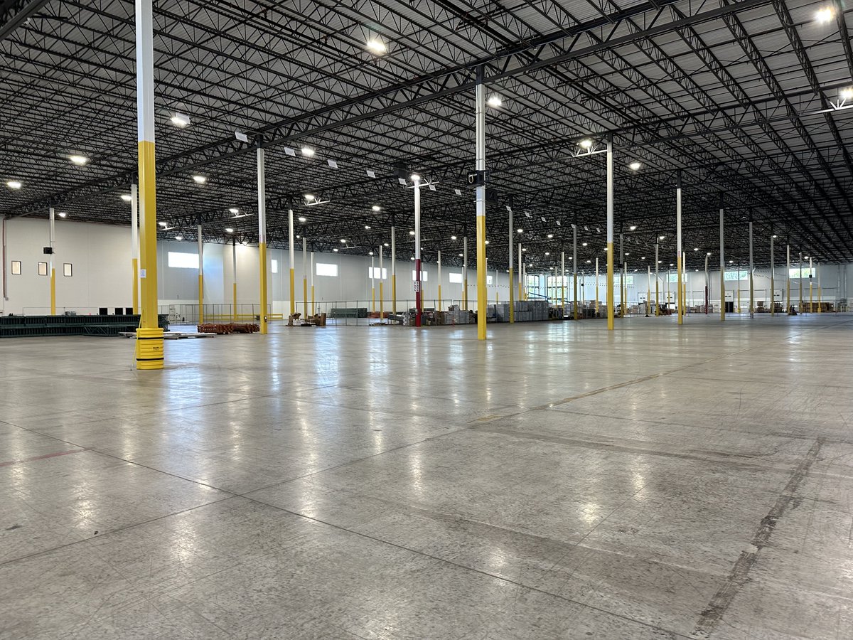 Cubework offers top-notch office and warehouse spaces that cater to all your business needs. Join the ranks of successful businesses that have found their perfect home with Cubework. #WarehouseProvider #CommercialParking #OfficeSpace  #Cubework