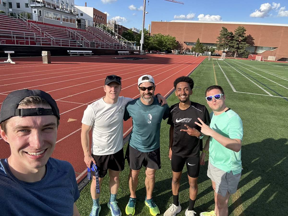 The @SFURunLab team made it to Boston for #acsm2024! Started with a tour of @newbalance Sports Research Lab and a team workout on the track at MIT. #academiclife