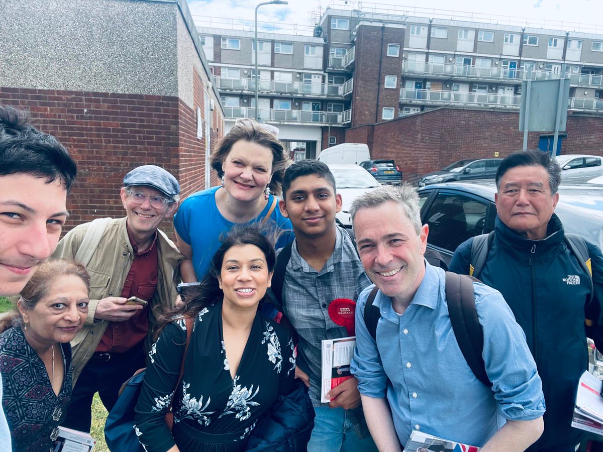 I had a wonderful time with @DavidPintoD and a crew of very enthusiastic @HendonLabour door-knockers today. We had a lot of interesting and positive discussions with voters in Hendon who are ready for change and supportive of @UKLabour's vision for Britain and for their area. 🌹