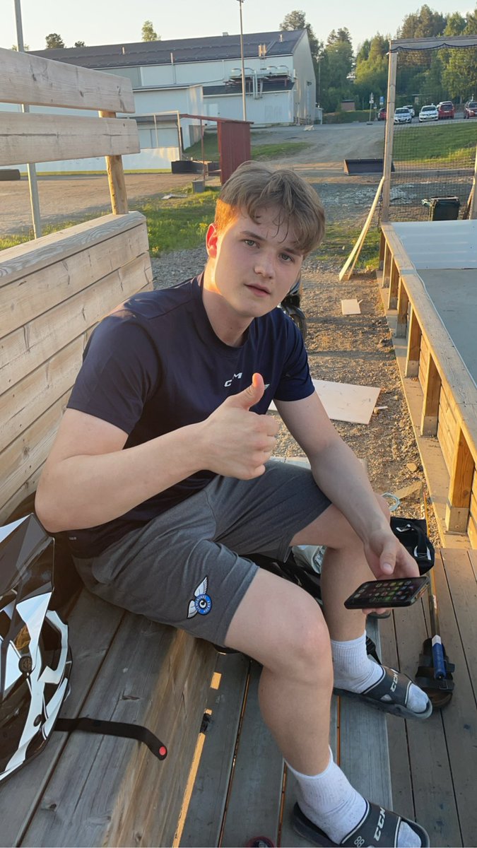 Tokskrivarn's tweet photo. Here we have Ville ”Radko” ”Slaktaren” Sjöstedt after his debut training with arlanda wings. 

Some quotes

”They call me the slaktare”

”This is my court”

”This is my uteplan”
#sillyseason #nhlcombine #combine #him #thatguy #sigma https://t.co/UvBcU2501t