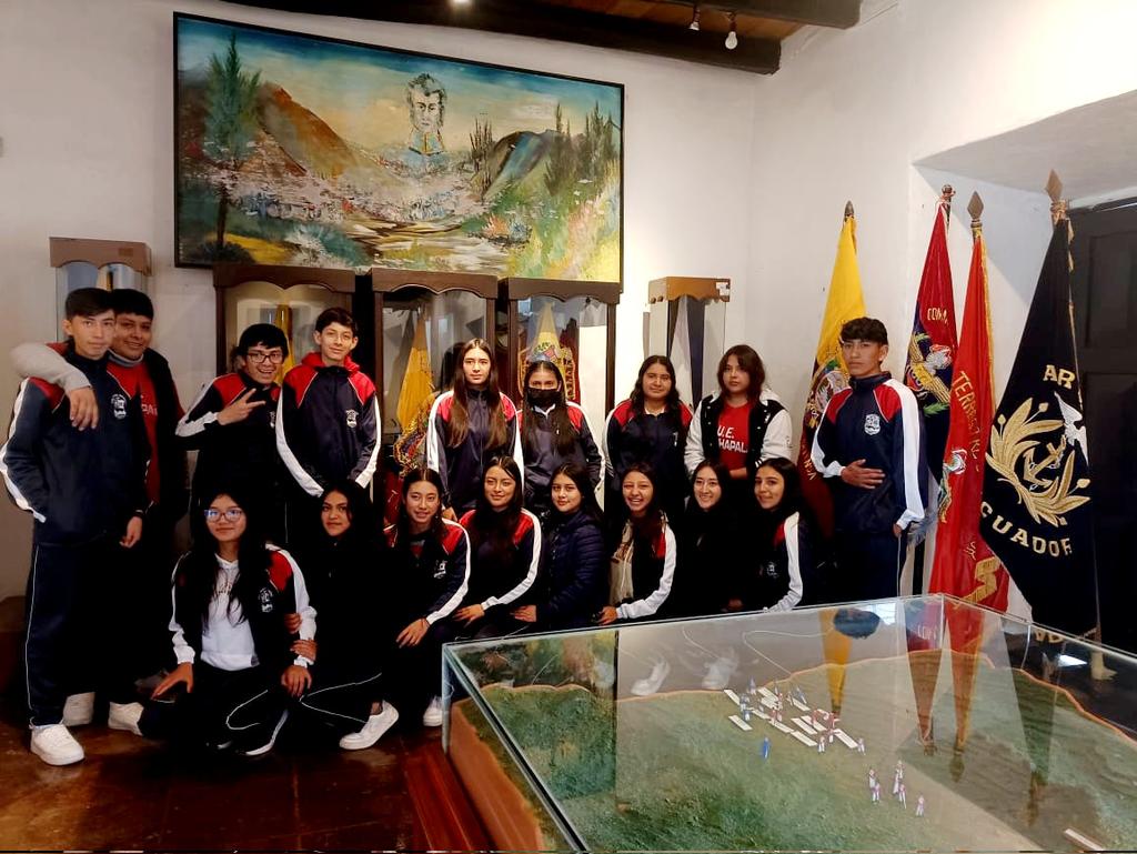 MuseosDefensaEC's tweet photo. #VisitasEscolares|Los estudiantes 🙋🏻‍♂🙋🏻‍♀️ de la Unidad Educativa Guachapala disfrutaron de una experiencia enriquecedora en el Museo "Casa de los Tratados" en Girón.🏛️

🇪🇨Conocieron los hechos históricos que forjaron nuestra nación, junto a nuestros mediadores educativos. https://t.co/lUogmoTK6B