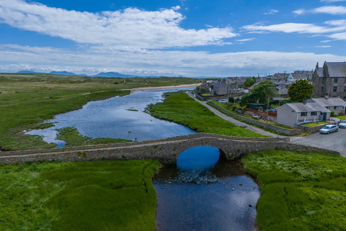 Bridge over the Afon Ffraw this afternoon @S4Ctywydd @AngleseyScMedia @ItsYourWales @NWalesSocial #drone #dronephotography #landscapephotography @StormHour @ThePhotoHour @ElyPhotographic