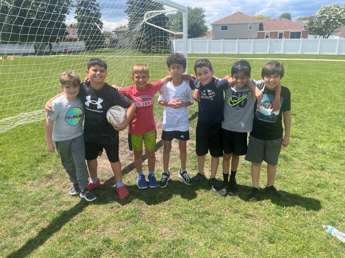 ms_bobak's tweet photo. Picnic fun ☀️ @Liberty_D135 #OSD135 https://t.co/XoR2FyUy75