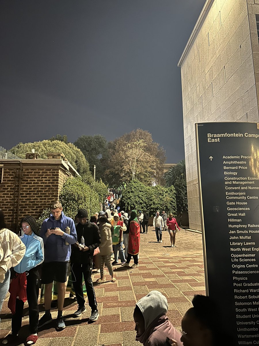 We will STAND and PATIENTLY WAIT to cast our votes. Even when we can’t feel our toes 🥶🥶✊🏽✊🏽✊🏽 (21:05 pm)  #ElectionDay #Wits