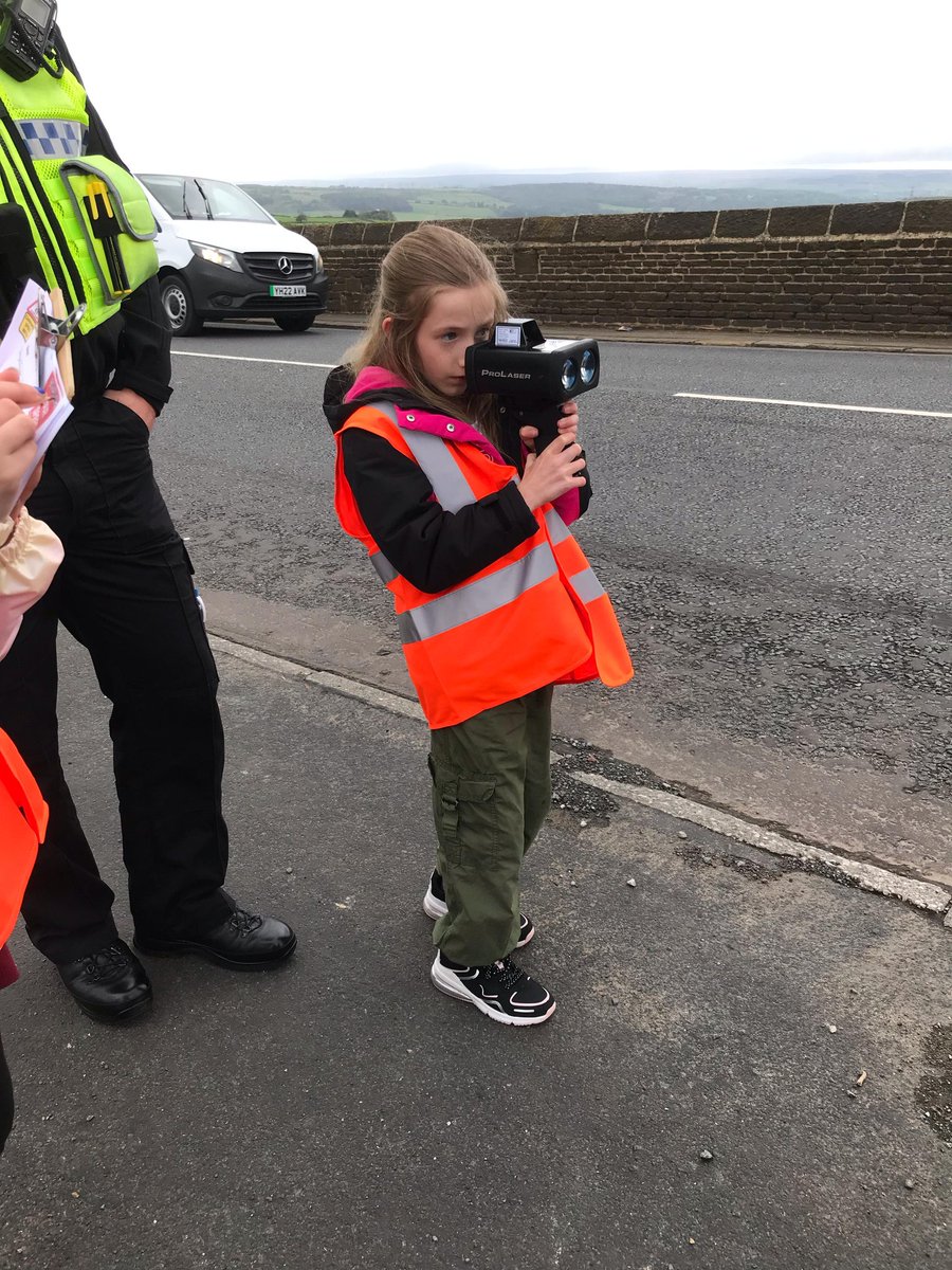 denholmejuniors's tweet image. #speedwatch. A very big thank you to PCSO Fletcher and @WYP_PCSO520 for making this engagement such a success. Great awareness for juniors about speed, not wearing a seat belt, and using your mobile phone. 6 without seat belts. 2 driving slightly above 30. Thank you. @WYP_Shipley