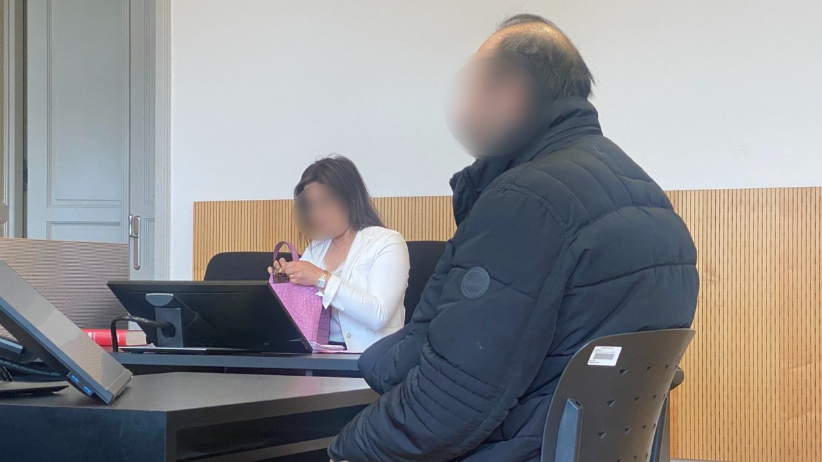 Ein 45-jähriger Türke hat in Vorarlberg drei Frauen vergewaltigt. Weil er nach einem psychologischen Gutachten zum Zeitpunkt der Taten nicht zurechnungsfähig war, kommt er nun in eine Anstalt. krone.at/3396357