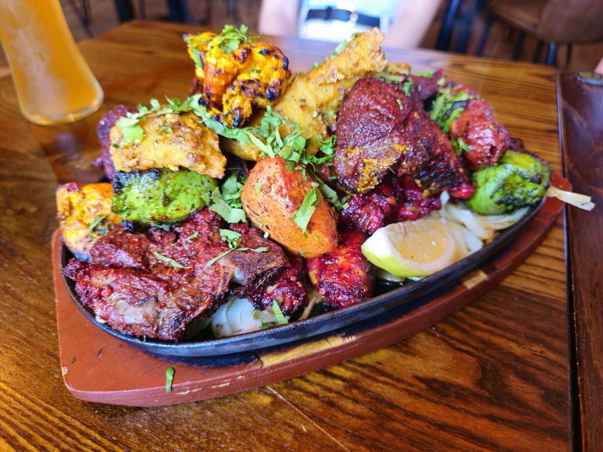 DalMeister's tweet image. #Mixi at #TheOrangeTree in #Ettingshall, #Wolverhampton...
🍗🍺🍖👌🏽

📹tiktok.com/@dalmeister/vi…

#GrillHeil #MixedGrill #Beer #Madri