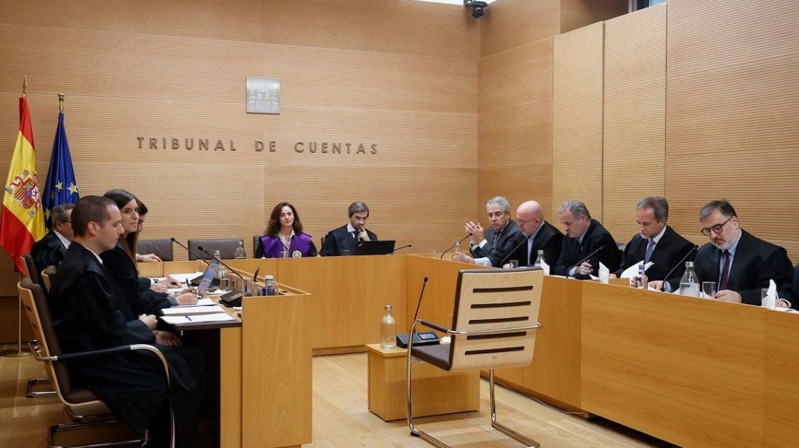 El Tribunal de Cuentas deixa vist per a sentència el cas de l'1-O el dia abans de l'#amnistia La llei desjudicialitzadora empara la trentena d'alts càrrecs encausats per les despeses del referèndum i la diplomàcia de la Generalitat naciodigital.cat/politica/tribu…