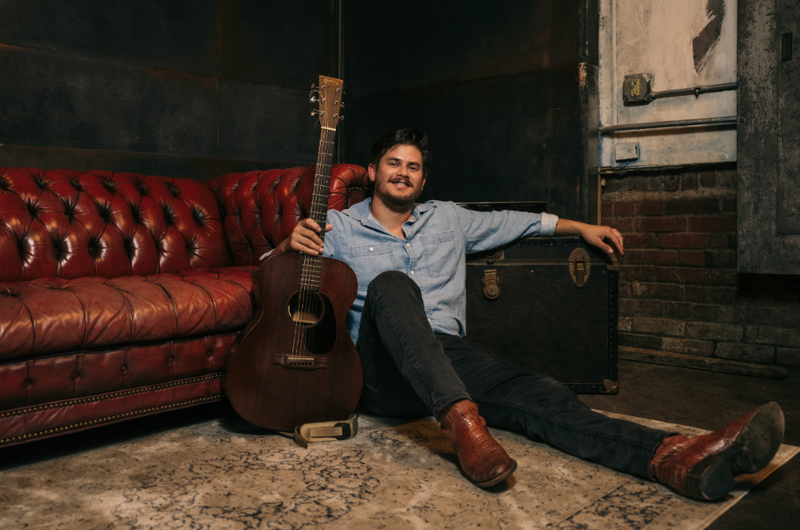 .@DonnyVanslee fans check out my @StarryMag exclusive interview with the #singersongwriter and #folkcountry artist at starrymag.com/donny-van-slee…! We talk musical influences, recent single #Shinin, latest album 31, his time on #TheVoice, dream collab and more! #countrymusic