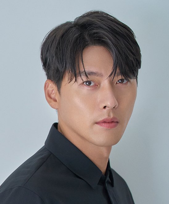 Hyun Bin:

'I heard from seniors about a friend named Kim Woobin. I heard a lot of good things. Seniors also talked about him 'Shouldn't we meet him once?' I've heard such a story for the first time in 8 years. So I contacted him directly. I'm going to meet him when I have time'