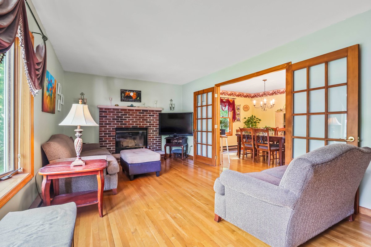 choicegroupkw's tweet photo. #OPENHOUSE in Saylorsburg! Stop by on Sat, 6/1 from 11am - 1pm, see this #JUSTLISTED Colonial home on an acre of land with large deck! You can call us at 570-243-1619 to schedule a showing!
#homesforsale #poconos #choicerealtygroup #choicegroupsells #kellerwilliams #realtors https://t.co/HOcutQDThw