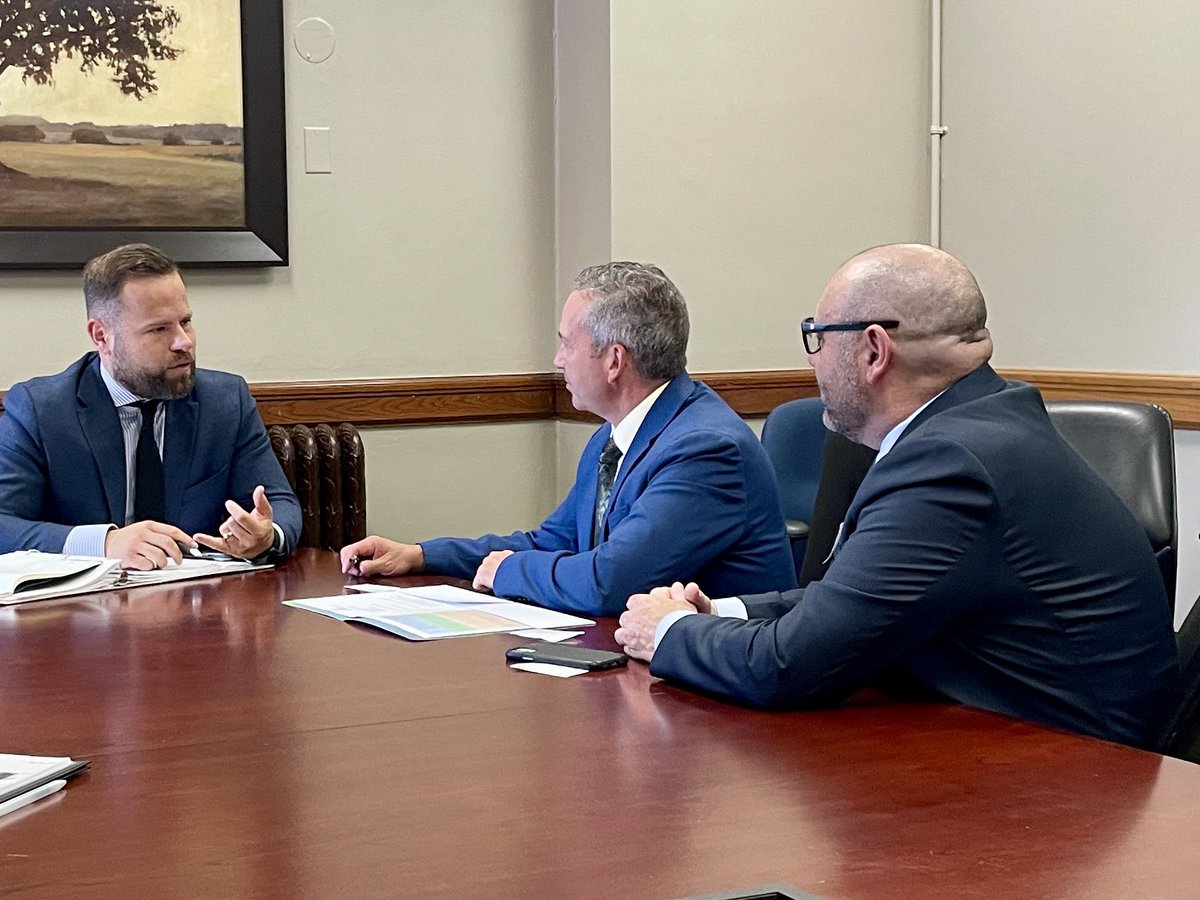 collegeboreal's tweet photo. Thanks to @DavidPiccini for meeting with us today to talk #employmentservices #servicesdemploi #bridgingprograms #programmesrelais and #preapprenticeships #préapprentissages. Nous avons hâte de continuer à travailler avec vous! https://t.co/oPpqzPI8OD