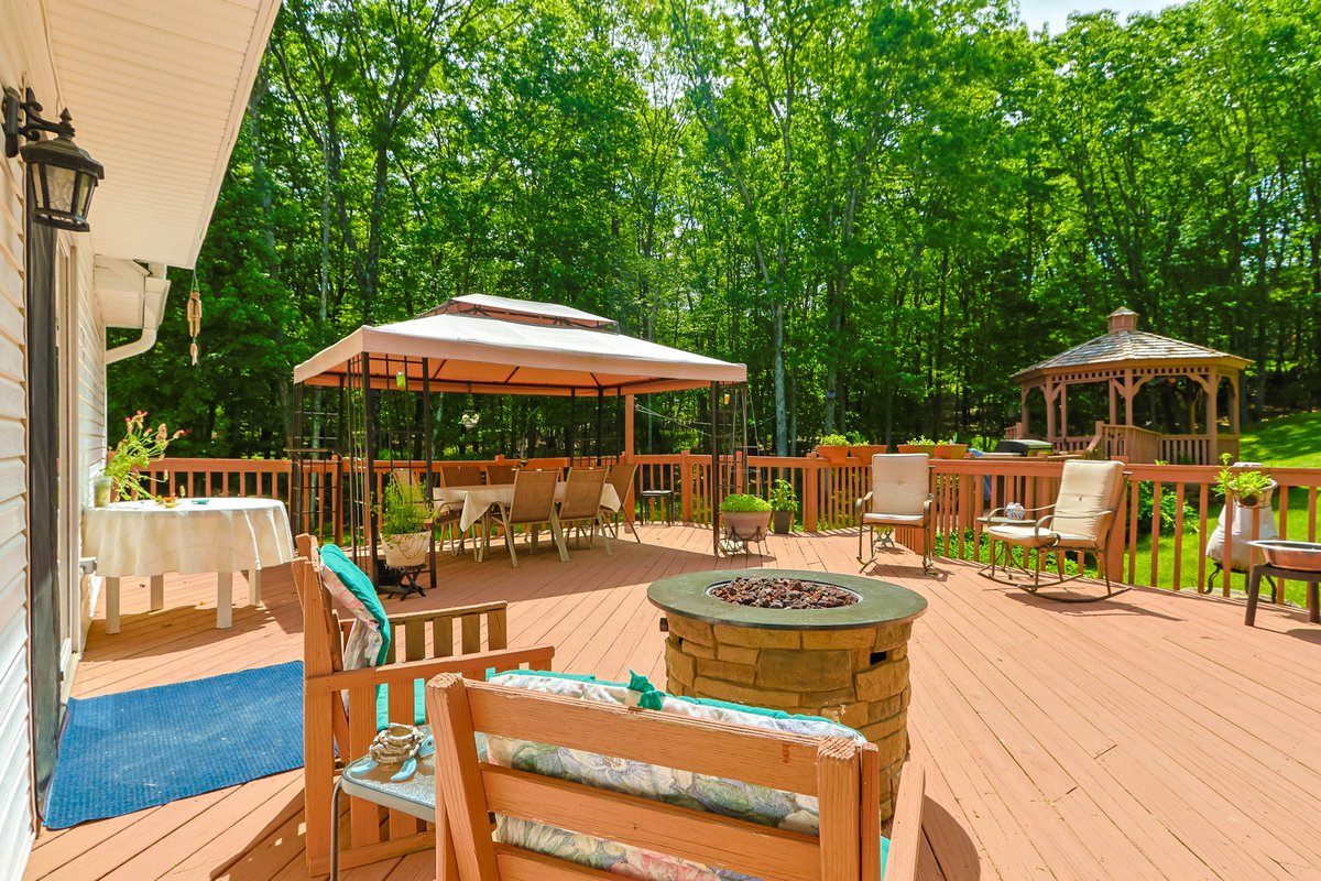 choicegroupkw's tweet photo. #OPENHOUSE in Saylorsburg! Stop by on Sat, 6/1 from 11am - 1pm, see this #JUSTLISTED Colonial home on an acre of land with large deck! You can call us at 570-243-1619 to schedule a showing!
#homesforsale #poconos #choicerealtygroup #choicegroupsells #kellerwilliams #realtors https://t.co/HOcutQDThw