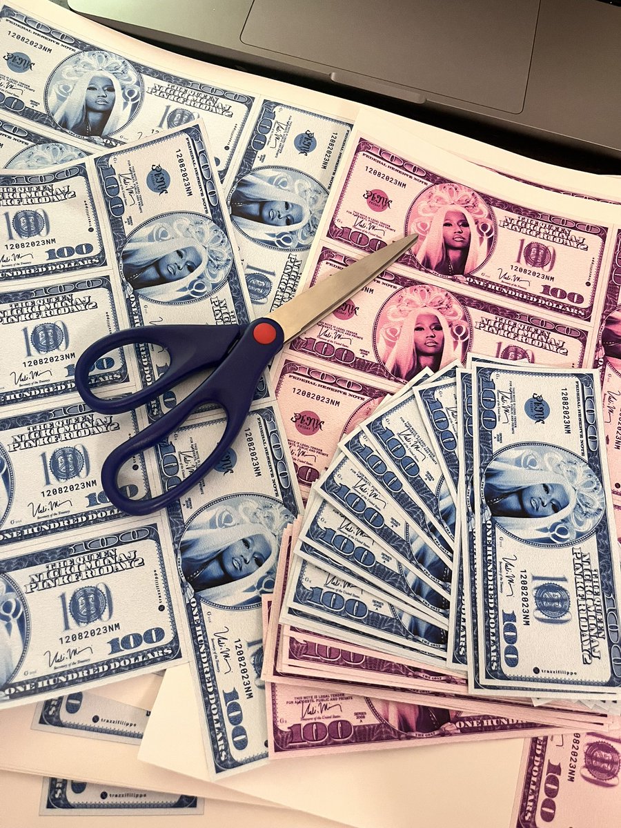 Like my hunnids blue, I’m making new stickers for #GagCityParis 🩵🩷 <a href="/NICKIMINAJ/">Nicki Minaj</a> I can't wait to give them to you Barbz ✨