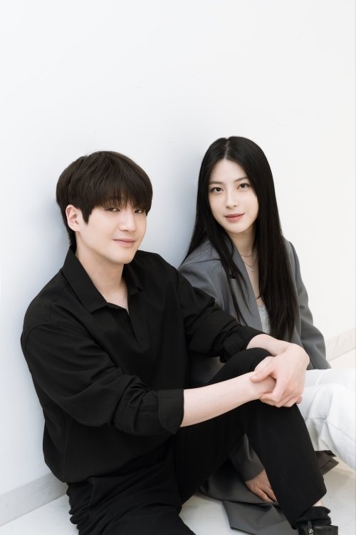 Kim sibling ✨ Yoonjae Jiwon
Definisi dari love-hate relationship genre tom & Jerry wkwk

Aku sampe mikir klo gk ada mereka kurang micin romance di #mysiblingsromance Wkwk

Kesannya ngobrol sama sibling ini 'sangat menyenangkan' dan mereka disukai org di rumah dan netijen.