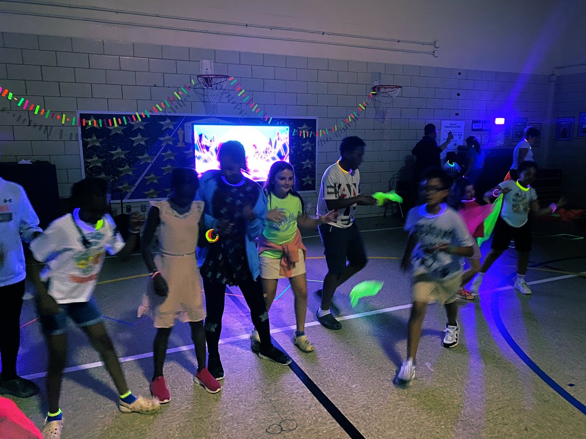 Our <a href="/ChatsworthSch/">The Chatsworth School</a> 4th Grade MCAP Attendance 🌟Glow Party🌟 was 🌟Lit🌟