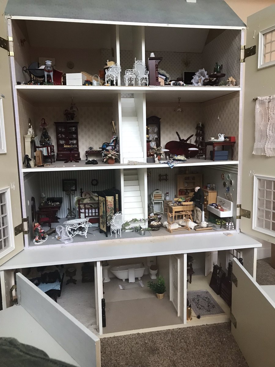 beautiful dollhouse in my grandparents home, me and my sister had it as rlly little kids so it's kinda messed up rn, im gna fix it up and rearrange everything so it's nice again :))