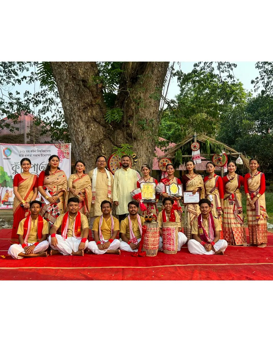 RimlimB's tweet photo. কুঁহিপাতৰ কিৰিলি 💓
Thanking the Cotton University Students' Union and fellow organizers for having me as the host of 'Kuhipator Kirili' 2024.
Loved the experience (first in Cotton 🩷) https://t.co/1PAqPpDfhH