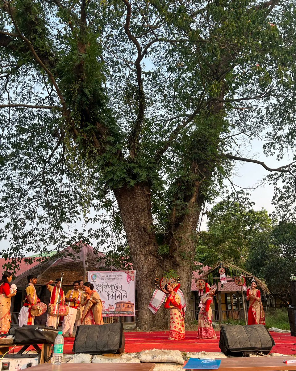 RimlimB's tweet photo. কুঁহিপাতৰ কিৰিলি 💓
Thanking the Cotton University Students' Union and fellow organizers for having me as the host of 'Kuhipator Kirili' 2024.
Loved the experience (first in Cotton 🩷) https://t.co/1PAqPpDfhH