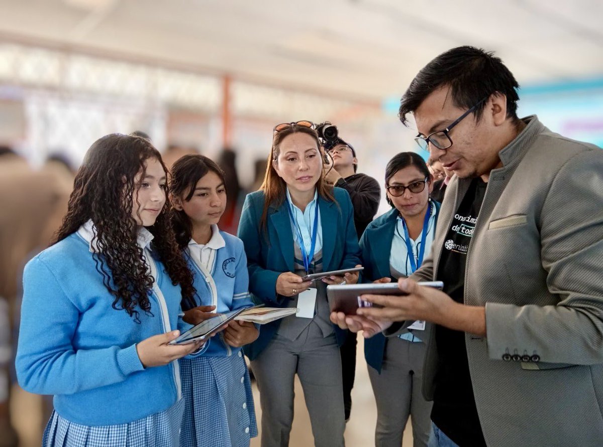 [TUNGURAHUA] Más de 6 mil estudiantes y docentes de 19 planteles de la provincia, experimentan un modelo integral de aprendizaje en las aulas, con la dotación de tablets y herramientas tecnológicas, gracias a la alianza con Fundación @ProFuturo_ y @FTMovistarEc.

#ElNuevoEcuador