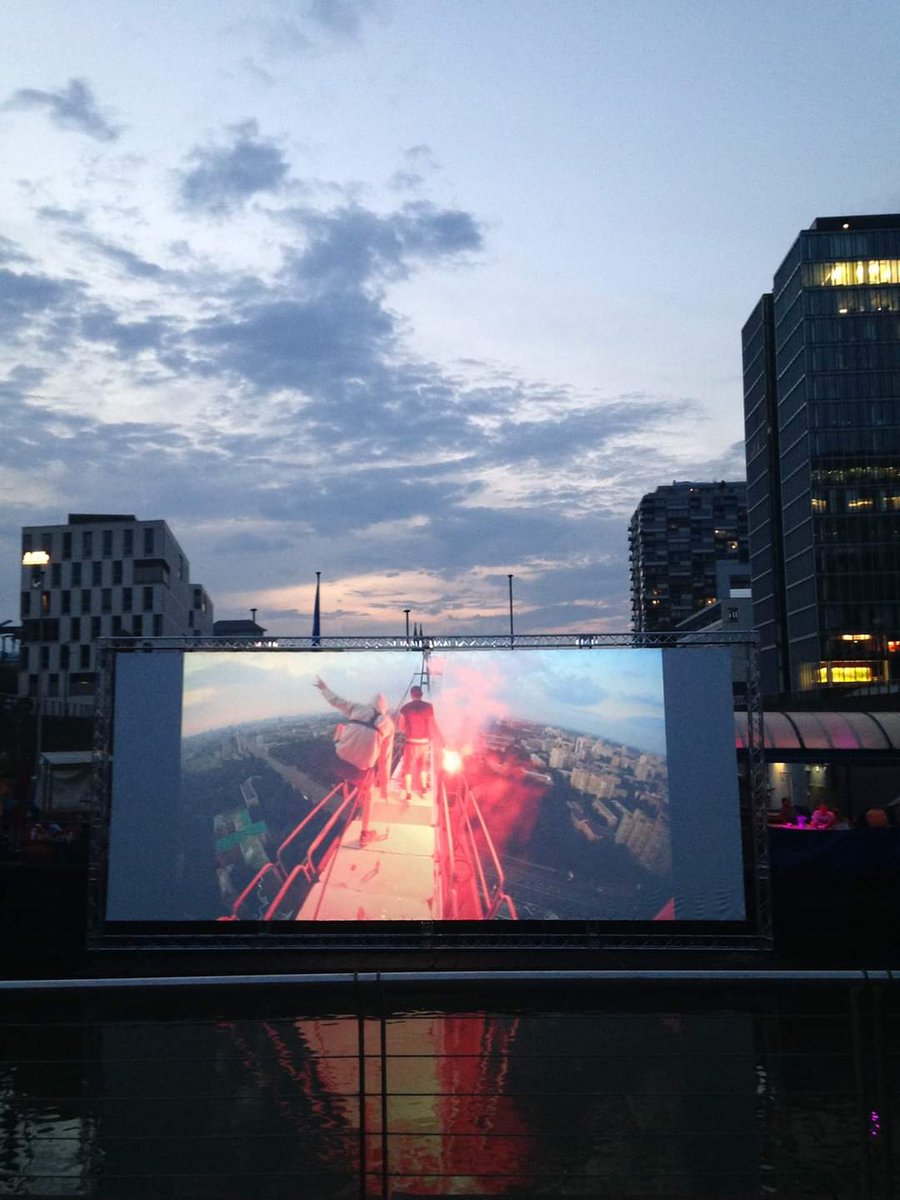 tineybubbles's tweet photo. #tineygermany #tineyjourney Germany chill movie night outdoor near the river @mrs_park01 https://t.co/X1IuanTILX