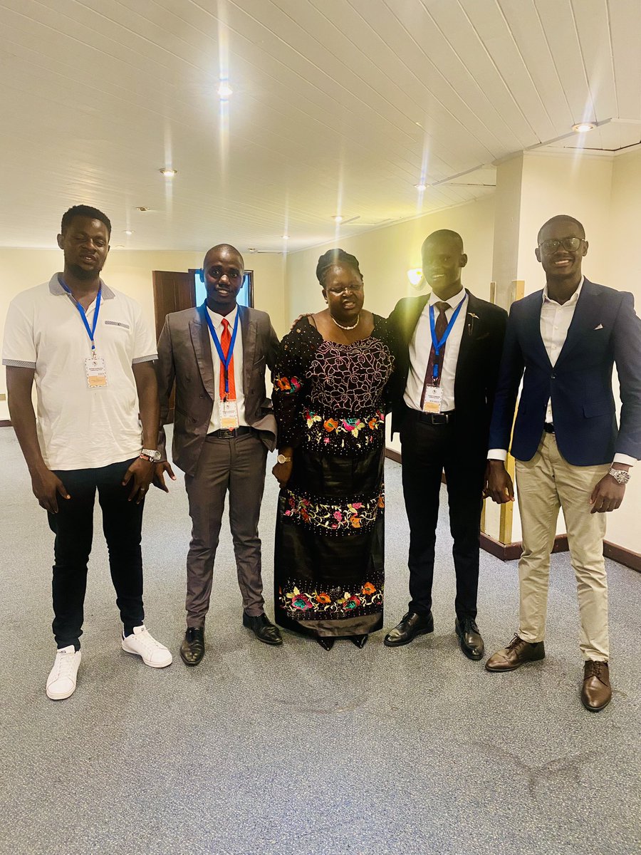 “Good manners will open doors that the best education cannot.'

 ⁠—Clarence Thomas

It was a pleasure to meet @HRangwe1.
Strive to create an impact & embrace humility at all times.
#AYLF
#NationalConversation