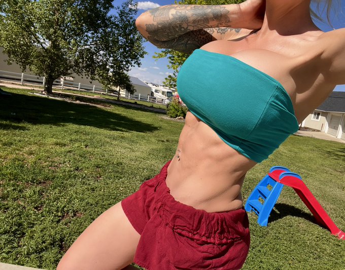 Summer time baby! https://t.co/lc8g8JnH24