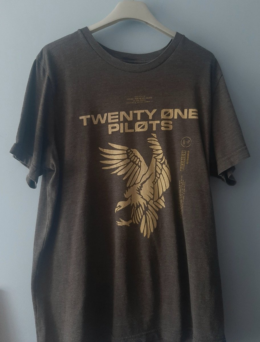 Mulberry_Soos's tweet photo. @WarnerMusic_PL #TOPClancyPL
Może nie jest to dużo jak u niektórych, ale jestem do tych rzeczy bardzo przywiązany. Płyty kocham przeglądać od deski do deski w nocy, gdy mam ochotę na wycieczkę wśród moich wspomnień. Mam z tym zespołem ich wiele, 1/5 https://t.co/lv5X9JznWQ