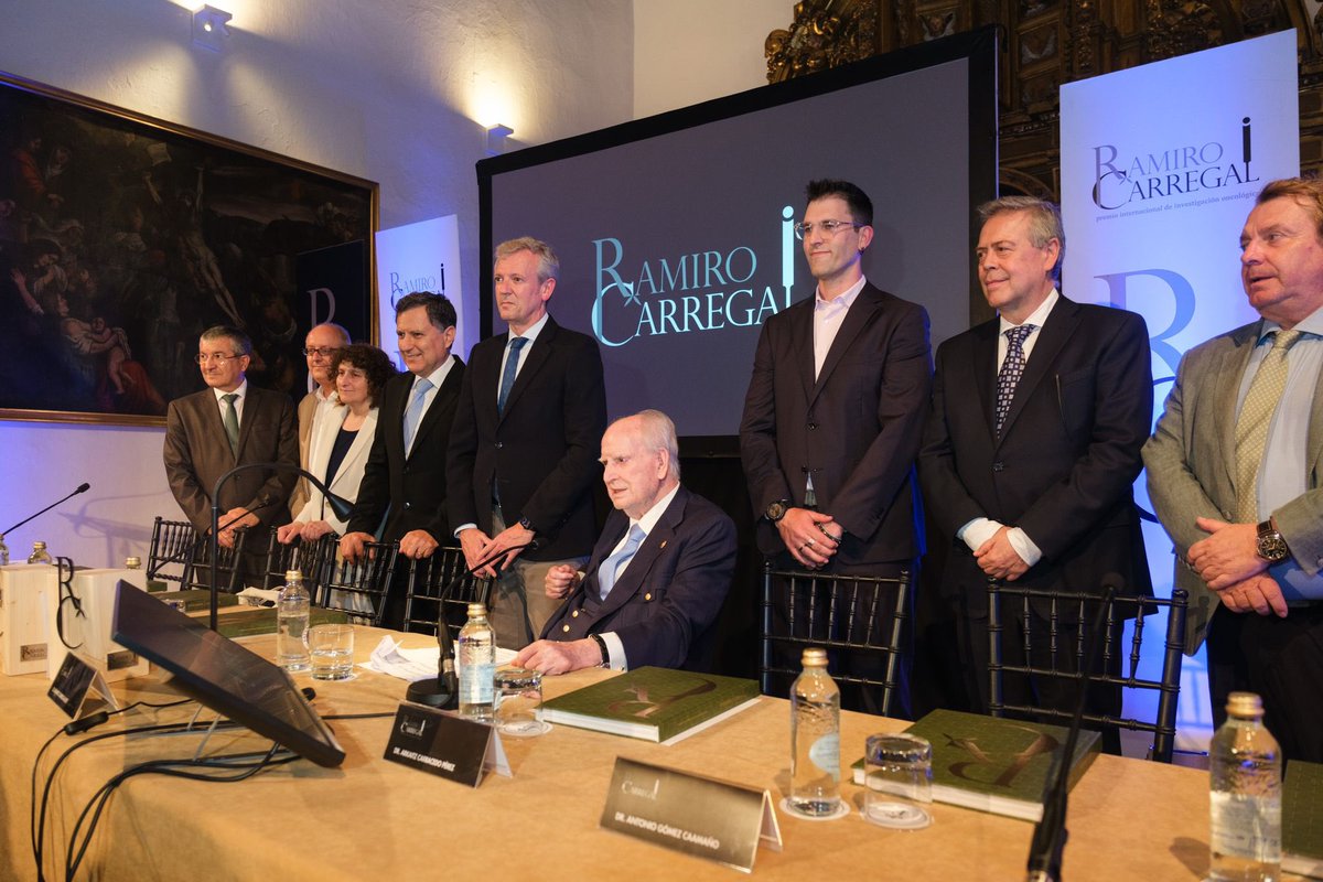 O deputado de Representación Institucional, Rosendo Fernández, asistiu á Gala de Entrega do XII Premio Internacional de Investigación Oncolóxica Científica e Técnica Ramiro Carregal ao Dr. Ignacio Melero. No Hostal dos Reis Católicos (Santiago de Compostela).