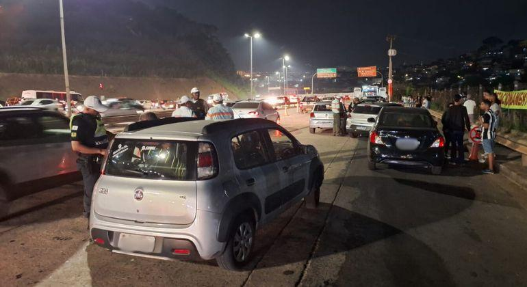 prefeiturabh's tweet photo. PBH realiza campanha Ande Legal com transporte por aplicativos

Agentes realizaram blitz educativa orientando motoristas sobre o uso irregular de painéis luminosos e também sobre a realização de corridas sem a utilização do aplicativo.

Leia mais 👉 https://t.co/VrP28PiE3W https://t.co/BqP2Rj8QoH
