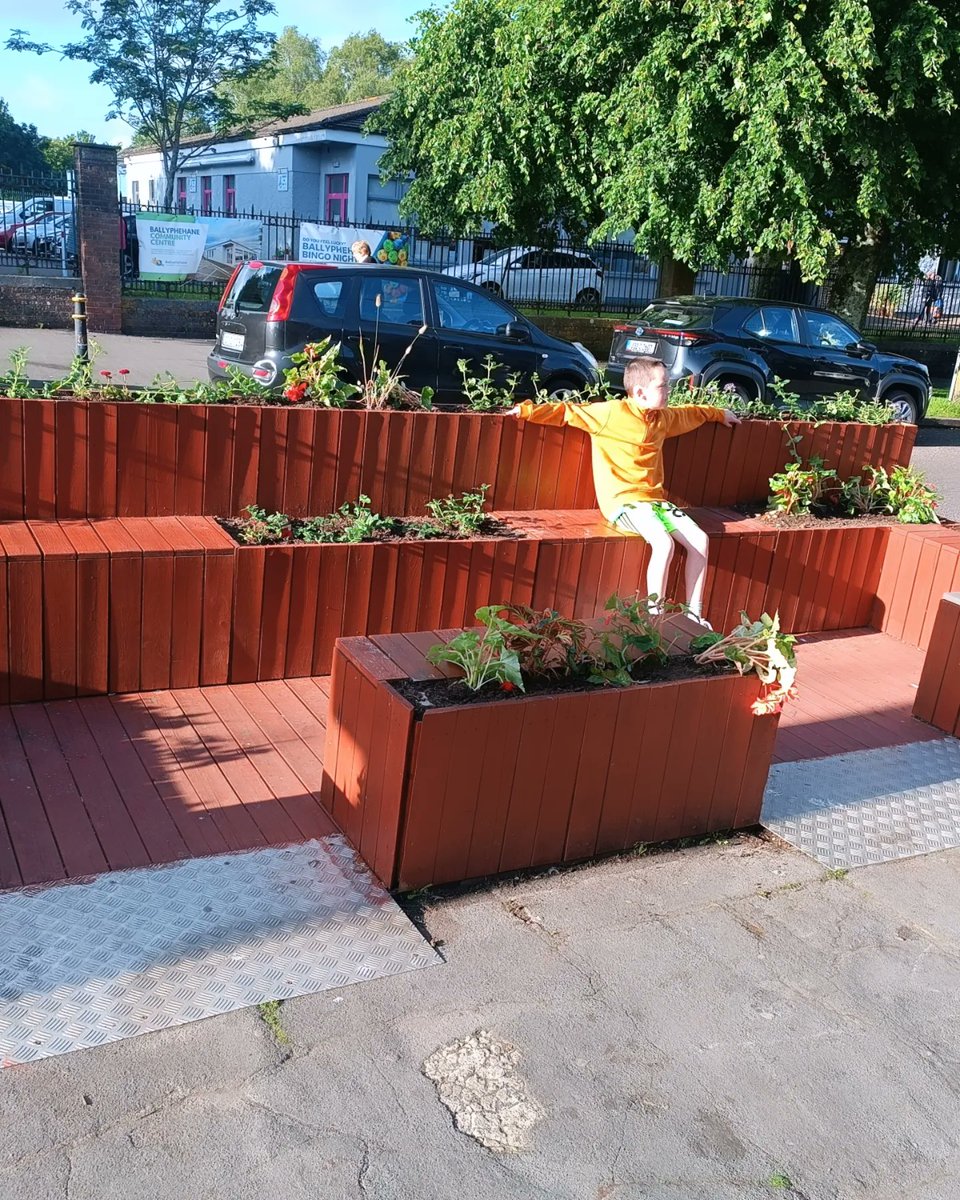 Busy bees this evening 🐝

Signs installed, and look at all that yellow! 
Busy planting for our nursery , it's coming along well🌷🌹🌺And admiring the fresh plants at the parklet. 
Spotted so many gardens growing like crazy for #NoMowMay

#ballyphehane 
#LoveYourHane 
#TidyTowns
