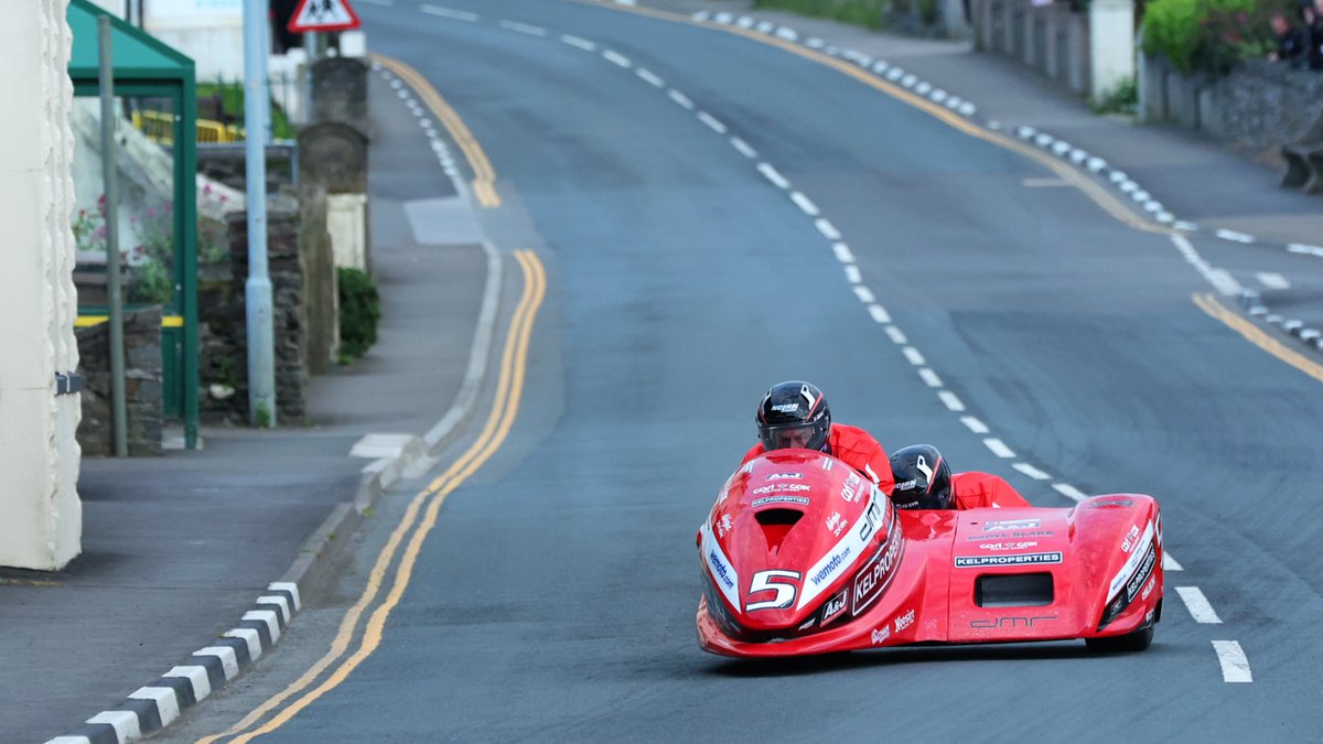 The sidecars are out and running fast in these conditions which are far from perfect 🏎