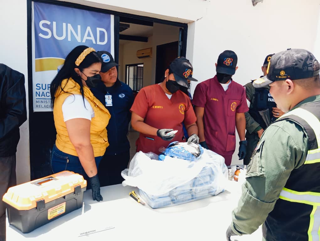 La SUNAD incineró 2.430 Kg de cocaína en las instalaciones del CZGNB-71, ubicado en el Edo. Nva. Esparta. Incautación realizada el pasado #14May en una operación marítima en altamar donde fueron detenidos 10 ciudadanos, en una operación conjunta entre Venezuela y Francia.