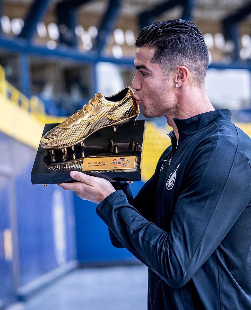 Cristiano Ronaldo receives his Golden Boot from Saudi Pro League.

👟✨ x3 La Liga Golden Boot 🇪🇸
👟✨ x1 Serie A Golden Boot 🇮🇹
👟✨ x1 Premier League Golden Boot 🏴󠁧󠁢󠁥󠁮󠁧󠁿
👟✨ x1 Saudi Pro League Golden Boot 🇸🇦

👟✨ x7 Champions League Golden Boot 🏆

👟✨ x1 Euros Golden Boot 🇪🇺🇵🇹
