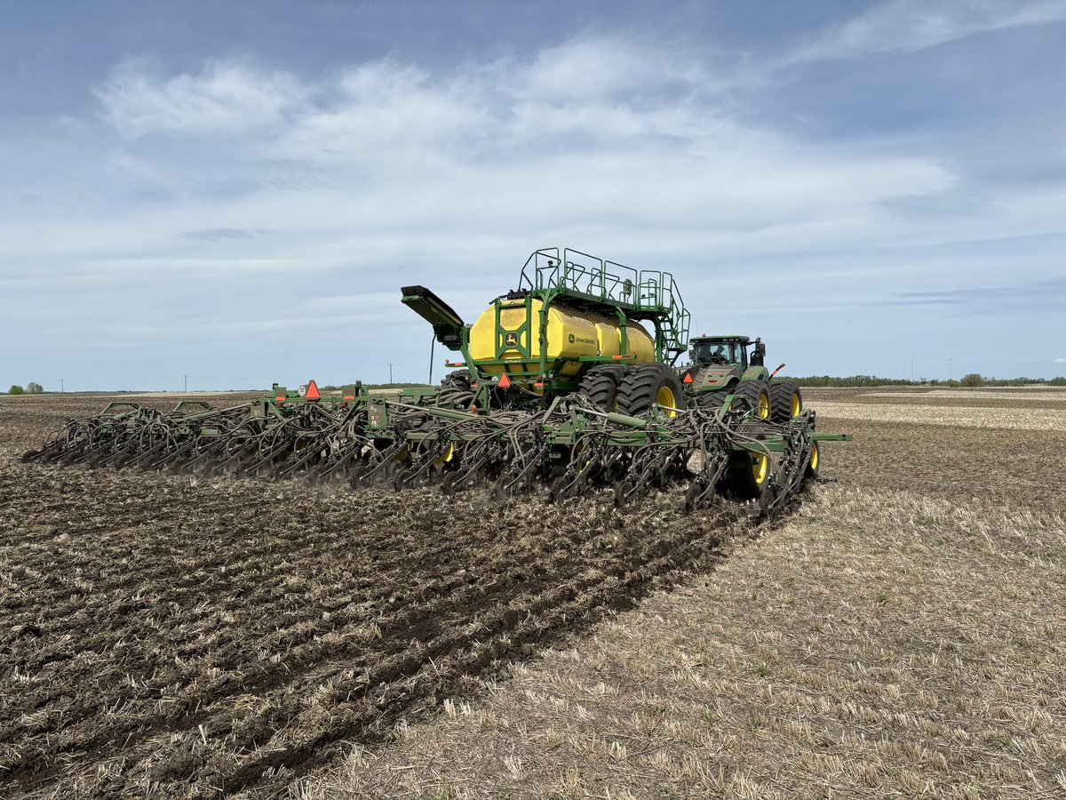 Two more #Invigor trials seeded at the beginning of this week in Kitscoty and St. Paul! A big thanks to all who helped out this year! #BASF #Plant24