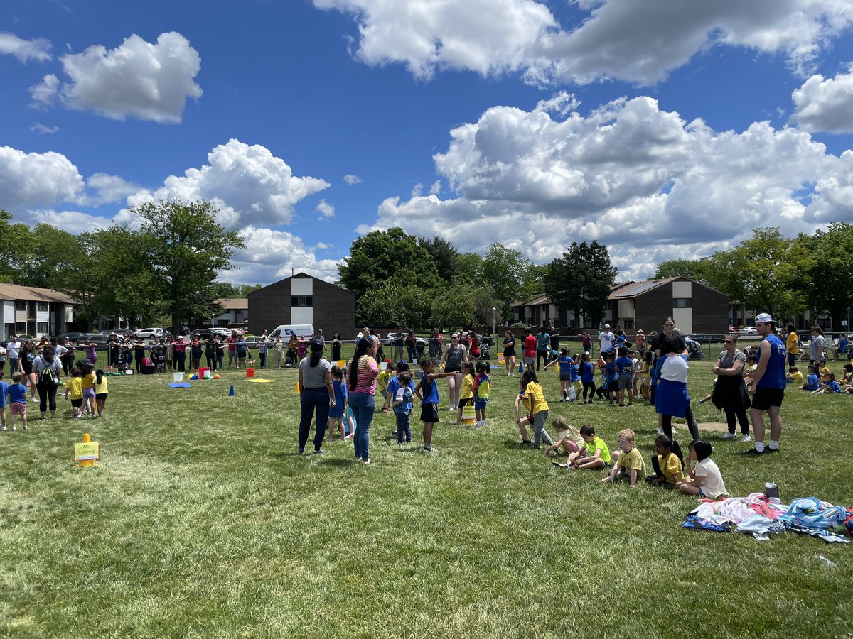 mr_mtozzi's tweet image. Field Day Fun at #EMKPRIDE @NicoleFoulksEMK