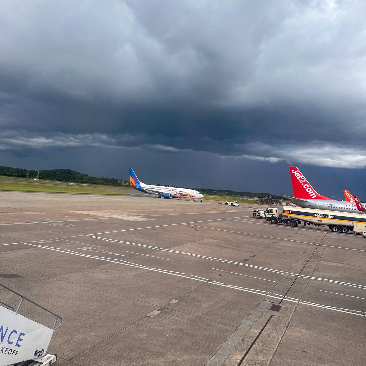 lazarusfrazzle's tweet image. When you are boarding your flight and see armageddon rolling in 🫣 thankfully made it to London town in once piece #summerweather #bitbumpy